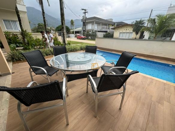 Casa para temporada em Ubatuba no Condomínio Salga Lagoinha com 7 quartos e 300m²