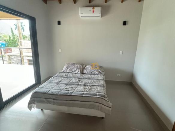 Casa para temporada em Ubatuba no Condomínio Salga Lagoinha com 7 quartos e 300m²