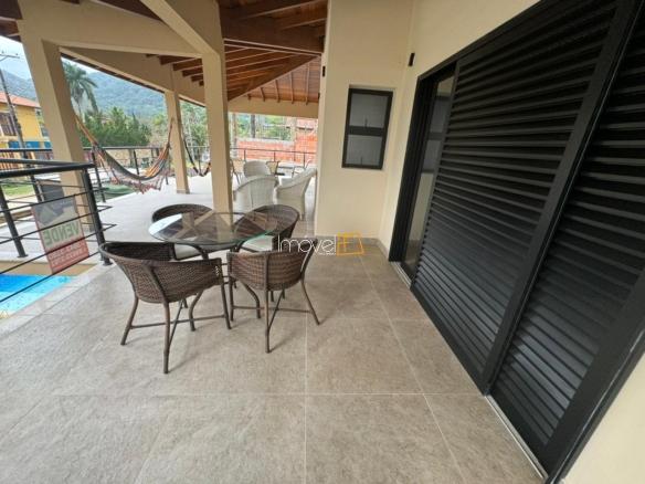 Casa para temporada em Ubatuba no Condomínio Salga Lagoinha com 7 quartos e 300m²