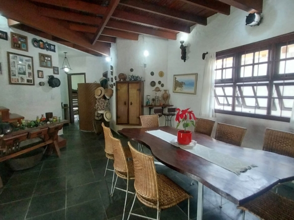 Casa em dois terrenos no Capricornio 2 em Caraguatatuba