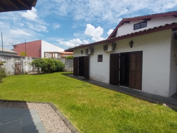 Casa em dois terrenos no Capricornio 2 em Caraguatatuba