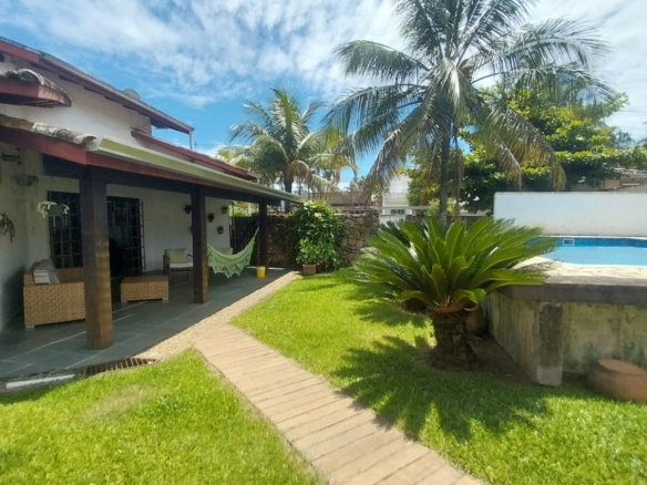 Casa em dois terrenos no Capricornio 2 em Caraguatatuba
