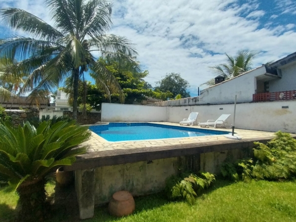 Casa em dois terrenos no Capricornio 2 em Caraguatatuba