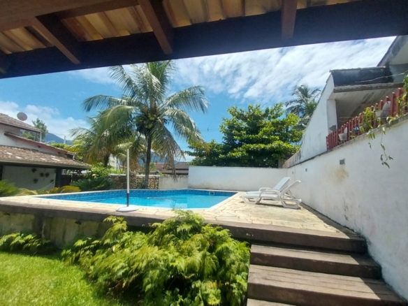 Casa em dois terrenos no Capricornio 2 em Caraguatatuba