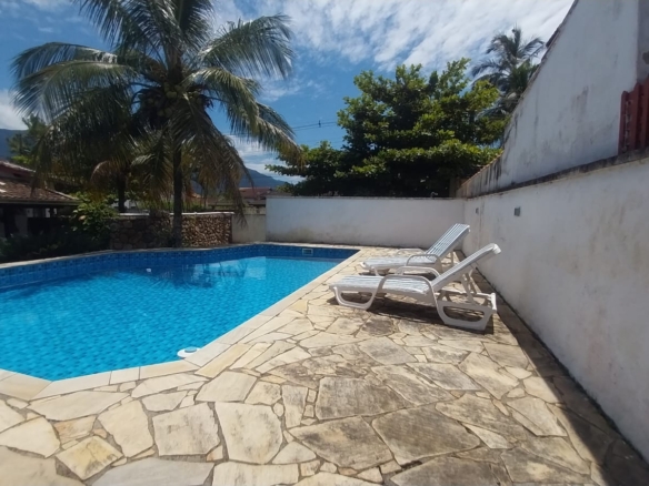Casa em dois terrenos no Capricornio 2 em Caraguatatuba