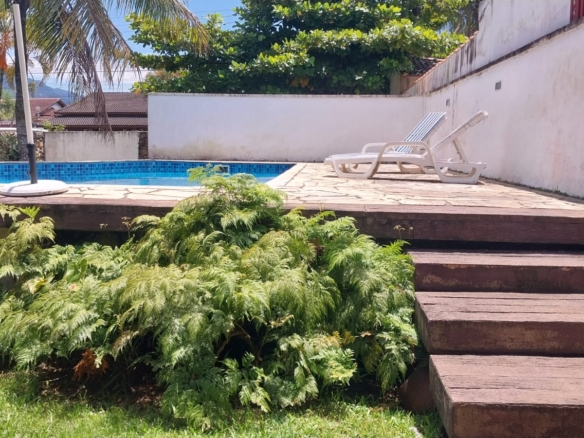 Casa em dois terrenos no Capricornio 2 em Caraguatatuba