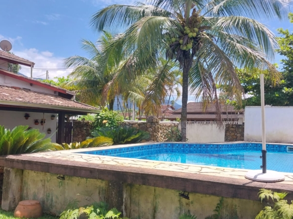 Casa em dois terrenos no Capricornio 2 em Caraguatatuba