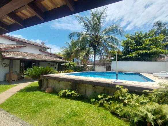 Casa em dois terrenos no Capricornio 2 em Caraguatatuba