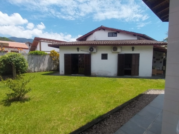 Casa em dois terrenos no Capricornio 2 em Caraguatatuba