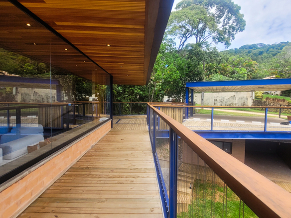 Casa para Venda e Temporada em Ubatuba no condomínio Praia do Pulso com 05 suítes e 580 m²