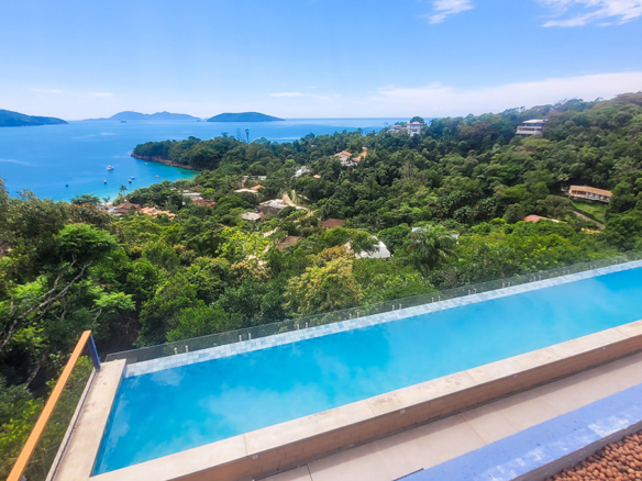 Casa para Venda e Temporada em Ubatuba no condomínio Praia do Pulso com 05 suítes e 580 m²