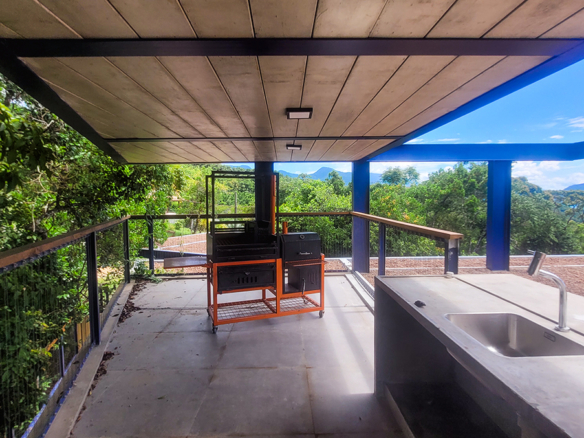 Casa para Venda e Temporada em Ubatuba no condomínio Praia do Pulso com 05 suítes e 580 m²
