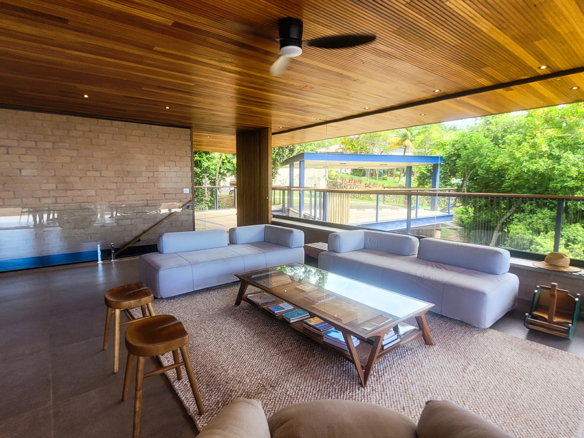 Casa para Venda e Temporada em Ubatuba no condomínio Praia do Pulso com 05 suítes e 580 m²