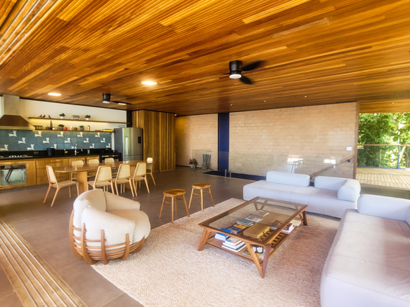 Casa para Venda e Temporada em Ubatuba no condomínio Praia do Pulso com 05 suítes e 580 m²