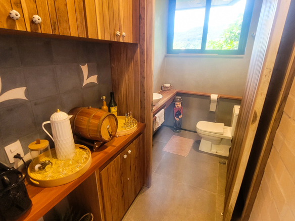 Casa para Venda e Temporada em Ubatuba no condomínio Praia do Pulso com 05 suítes e 580 m²