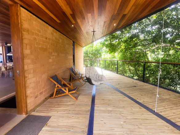 Casa para Venda e Temporada em Ubatuba no condomínio Praia do Pulso com 05 suítes e 580 m²