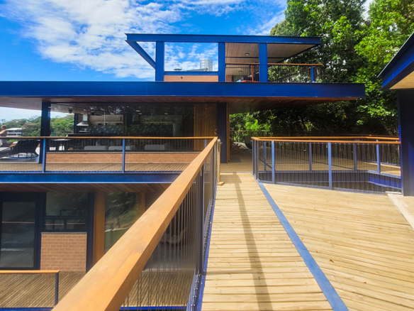 Casa para Venda e Temporada em Ubatuba no condomínio Praia do Pulso com 05 suítes e 580 m²