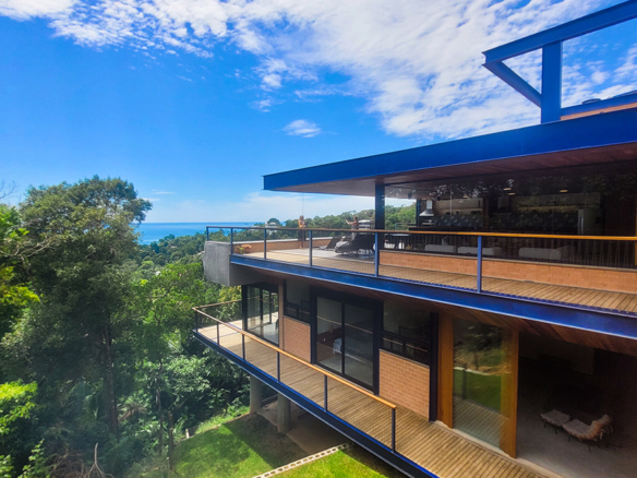 Casa para Venda e Temporada em Ubatuba no condomínio Praia do Pulso com 05 suítes e 580 m²