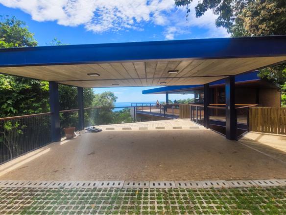 Casa para Venda e Temporada em Ubatuba no condomínio Praia do Pulso com 05 suítes e 580 m²