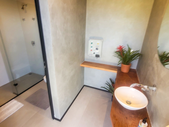 Casa para Venda e Temporada em Ubatuba no condomínio Praia do Pulso com 05 suítes e 580 m²