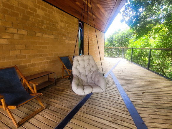 Casa para Venda e Temporada em Ubatuba no condomínio Praia do Pulso com 05 suítes e 580 m²