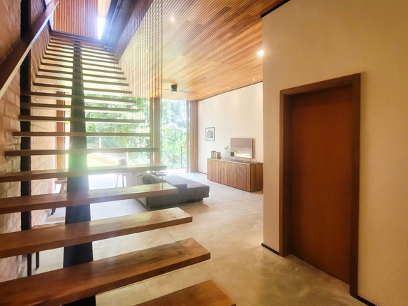 Casa para Venda e Temporada em Ubatuba no condomínio Praia do Pulso com 05 suítes e 580 m²