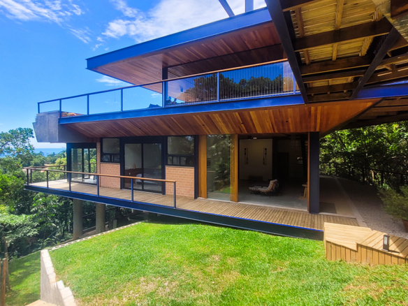 Casa para Venda e Temporada em Ubatuba no condomínio Praia do Pulso com 05 suítes e 580 m²