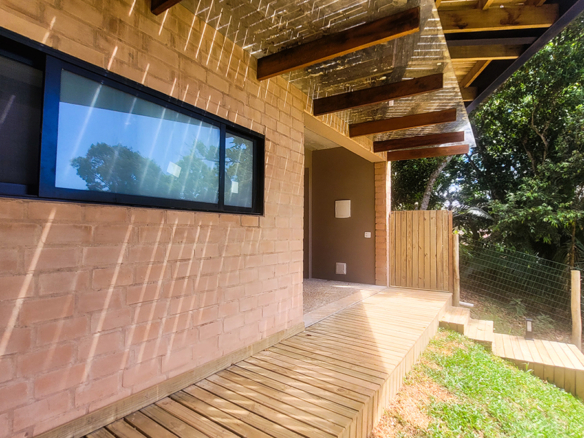 Casa para Venda e Temporada em Ubatuba no condomínio Praia do Pulso com 05 suítes e 580 m²