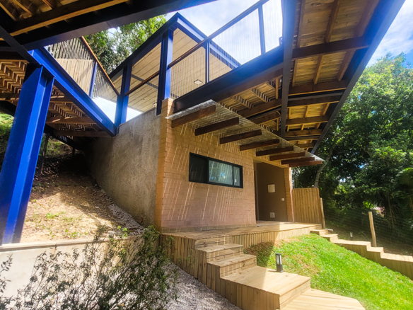 Casa para Venda e Temporada em Ubatuba no condomínio Praia do Pulso com 05 suítes e 580 m²