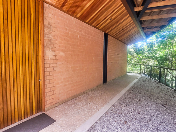 Casa para Venda e Temporada em Ubatuba no condomínio Praia do Pulso com 05 suítes e 580 m²
