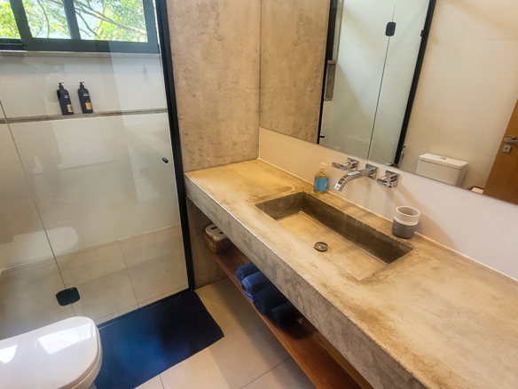 Casa para Venda e Temporada em Ubatuba no condomínio Praia do Pulso com 05 suítes e 580 m²
