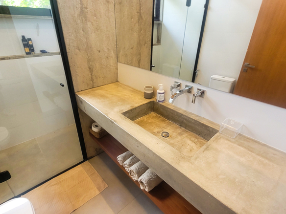 Casa para Venda e Temporada em Ubatuba no condomínio Praia do Pulso com 05 suítes e 580 m²