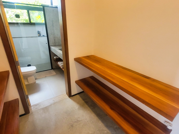 Casa para Venda e Temporada em Ubatuba no condomínio Praia do Pulso com 05 suítes e 580 m²