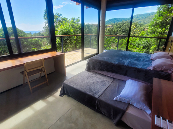 Casa para Venda e Temporada em Ubatuba no condomínio Praia do Pulso com 05 suítes e 580 m²
