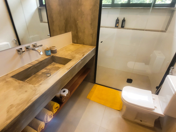 Casa para Venda e Temporada em Ubatuba no condomínio Praia do Pulso com 05 suítes e 580 m²