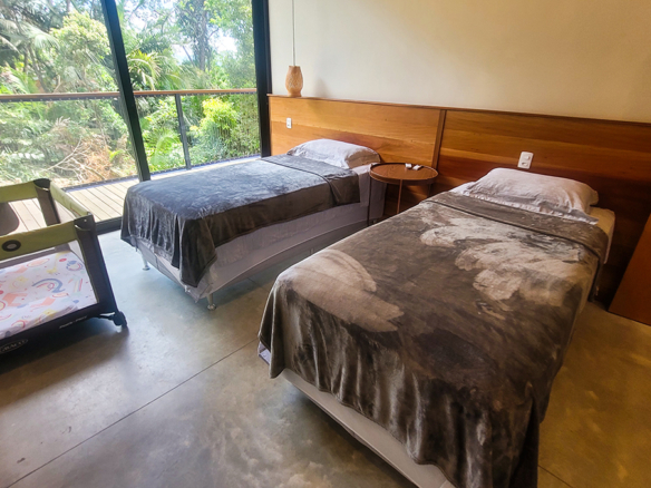 Casa para Venda e Temporada em Ubatuba no condomínio Praia do Pulso com 05 suítes e 580 m²