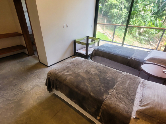 Casa para Venda e Temporada em Ubatuba no condomínio Praia do Pulso com 05 suítes e 580 m²