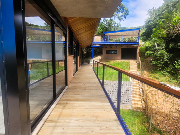Casa para Venda e Temporada em Ubatuba no condomínio Praia do Pulso com 05 suítes e 580 m²