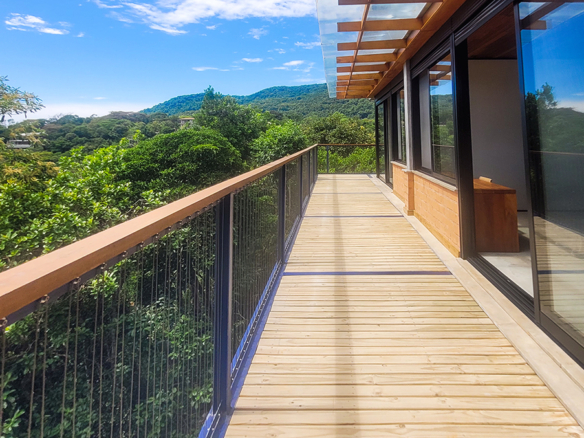 Casa para Venda e Temporada em Ubatuba no condomínio Praia do Pulso com 05 suítes e 580 m²