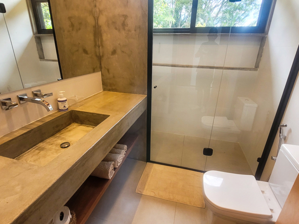 Casa para Venda e Temporada em Ubatuba no condomínio Praia do Pulso com 05 suítes e 580 m²
