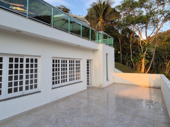 Casa a venda, no Recanto da Lagoinha, Praia da Lagoinha, com 5 quartos, 520 m²