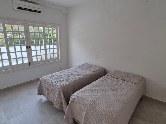 Casa a venda, no Recanto da Lagoinha, Praia da Lagoinha, com 5 quartos, 520 m²
