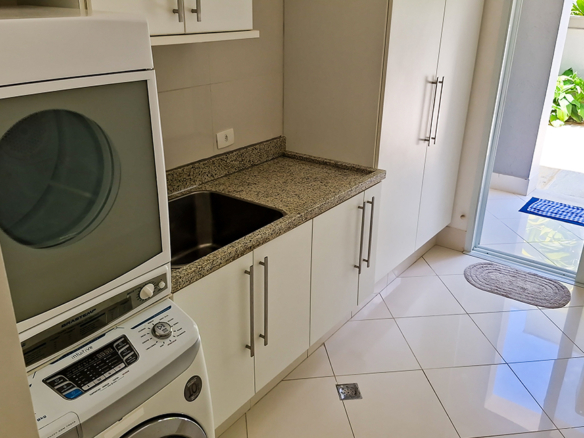 Casa para venda pé na areia, Condomínio Cocanha, contendo 06 dormitórios sendo 02 suítes, com 574m²
