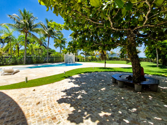 Casa para venda pé na areia, Condomínio Cocanha, contendo 06 dormitórios sendo 02 suítes, com 574m²