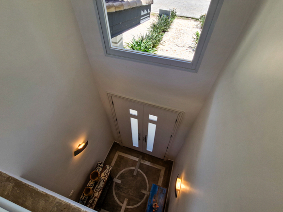 Casa para venda pé na areia, Condomínio Cocanha, contendo 06 dormitórios sendo 02 suítes, com 574m²