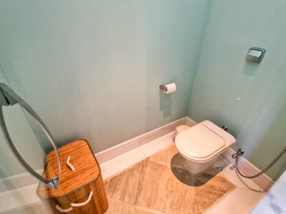 Casa para venda pé na areia, Condomínio Cocanha, contendo 06 dormitórios sendo 02 suítes, com 574m²