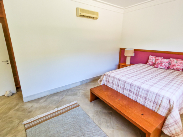 Casa para venda pé na areia, Condomínio Cocanha, contendo 06 dormitórios sendo 02 suítes, com 574m²