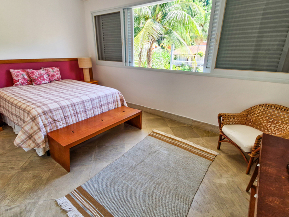 Casa para venda pé na areia, Condomínio Cocanha, contendo 06 dormitórios sendo 02 suítes, com 574m²