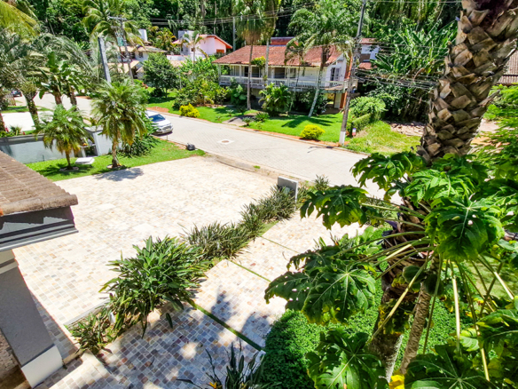 Casa para venda pé na areia, Condomínio Cocanha, contendo 06 dormitórios sendo 02 suítes, com 574m²