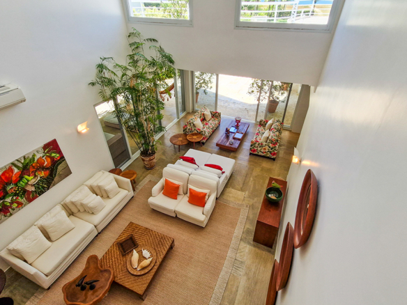 Casa para venda pé na areia, Condomínio Cocanha, contendo 06 dormitórios sendo 02 suítes, com 574m²